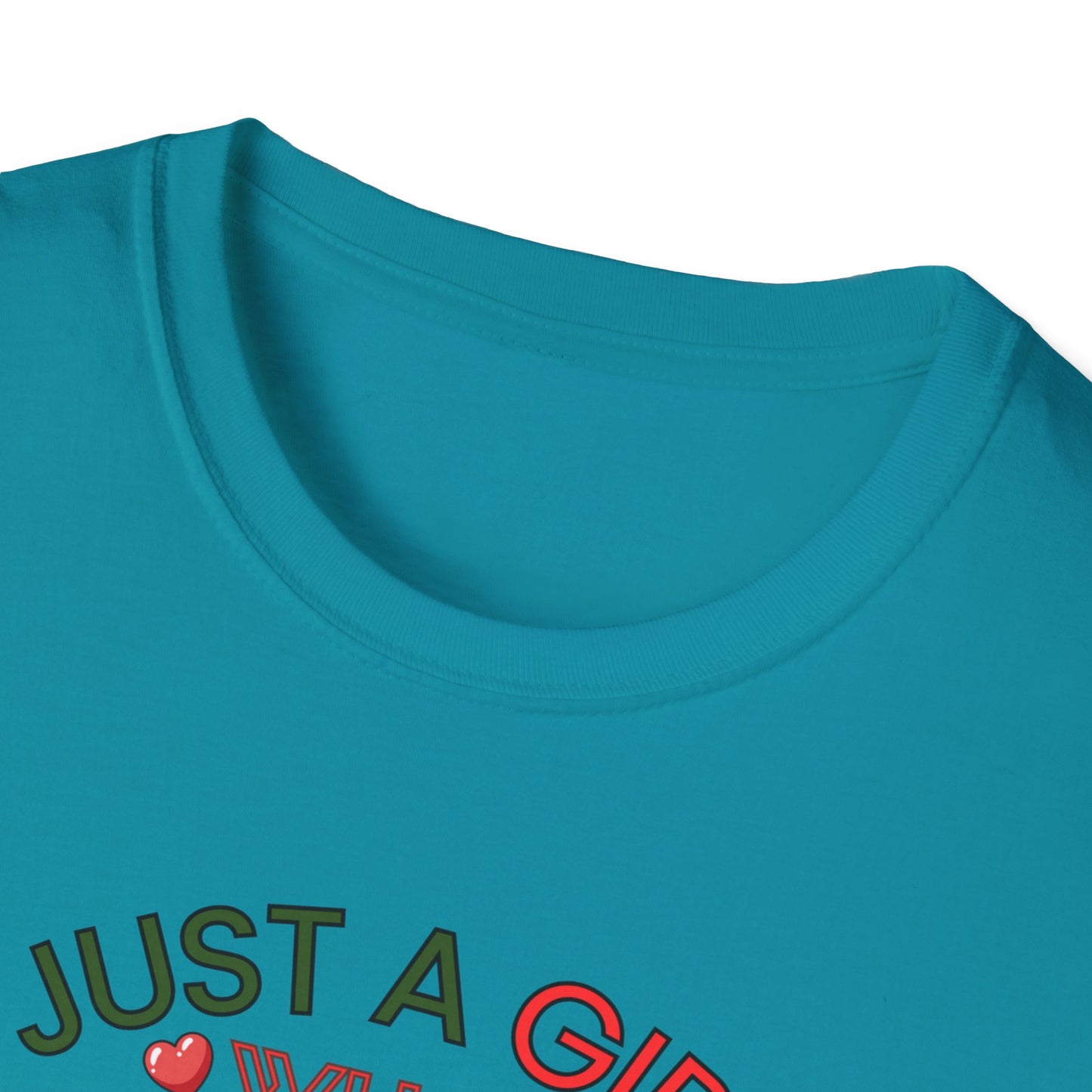 Just a Girl who Love Martinis, Unisex Softstyle T-Shirt