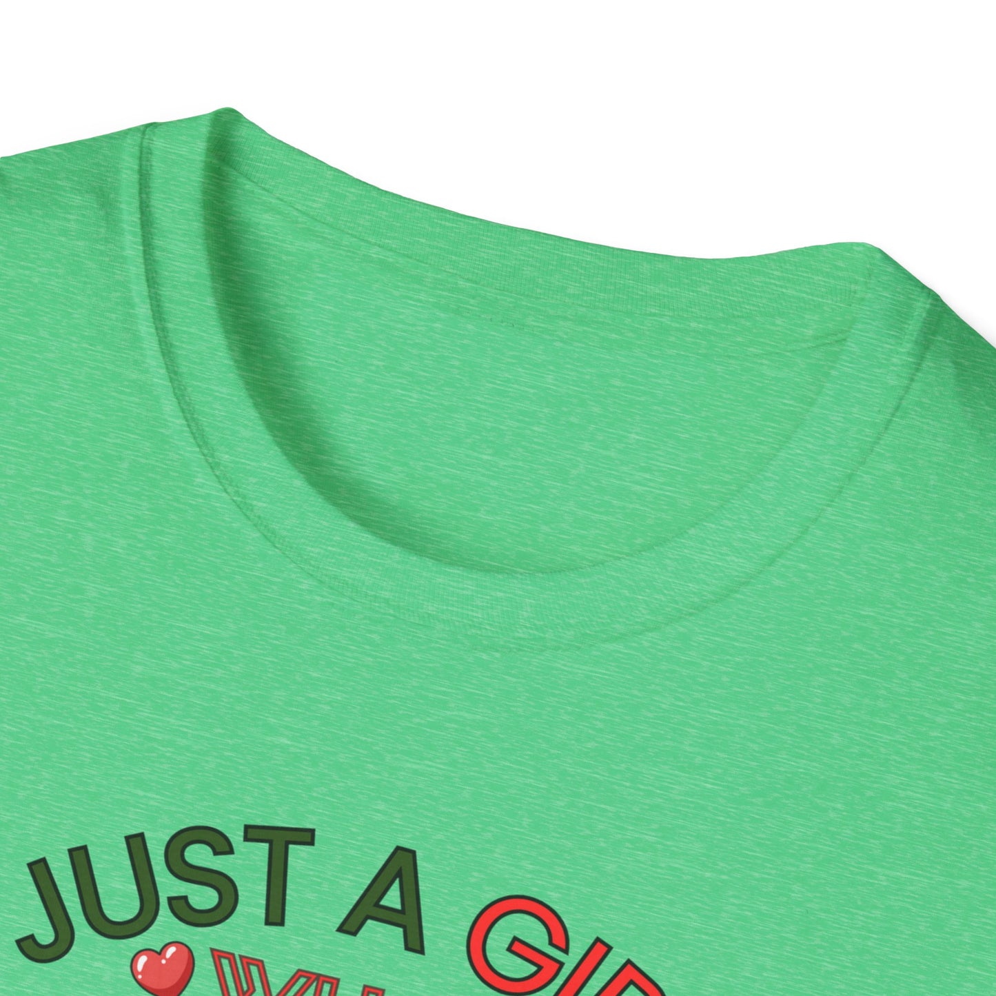 Just a Girl who Love Martinis, Unisex Softstyle T-Shirt
