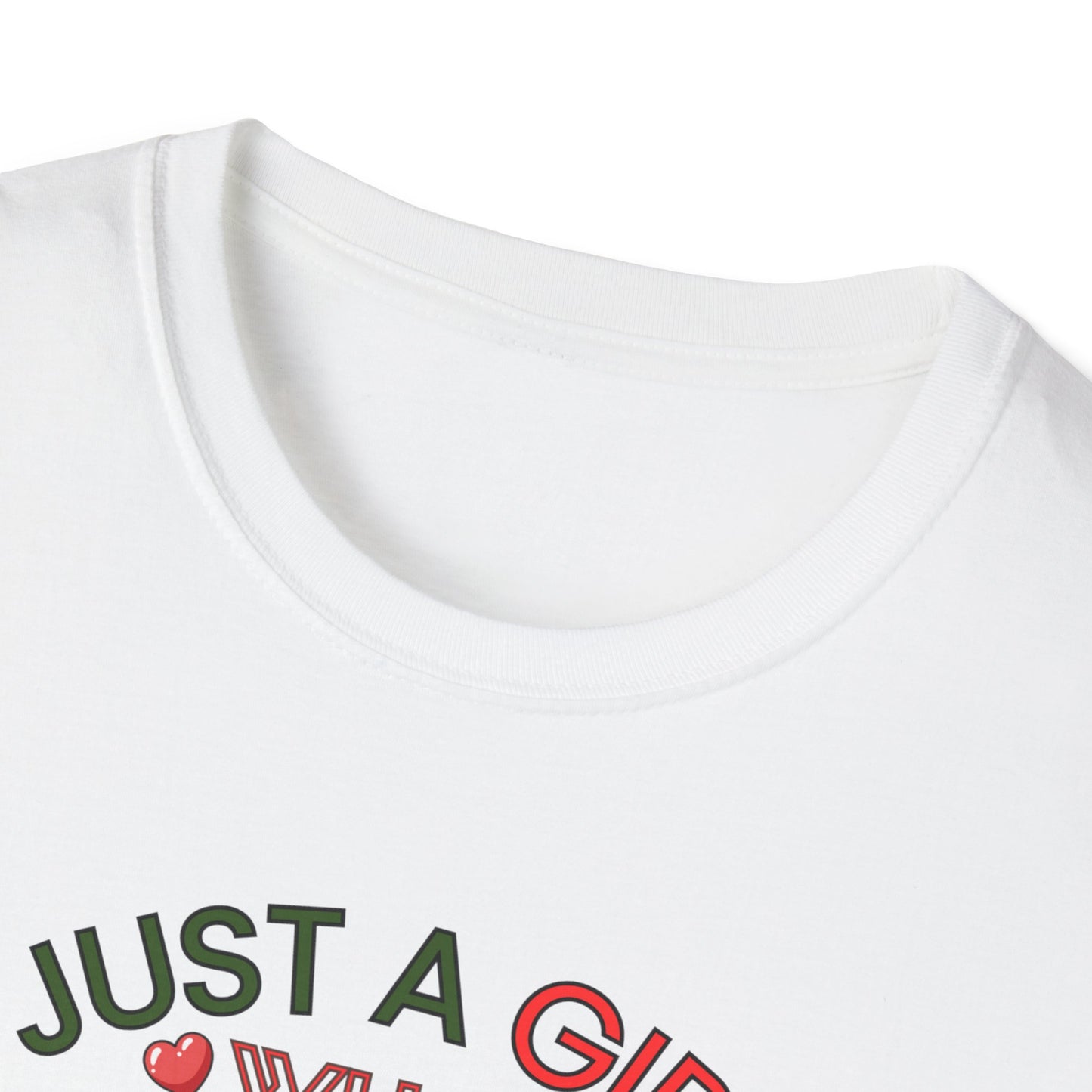Just a Girl who Love Martinis, Unisex Softstyle T-Shirt